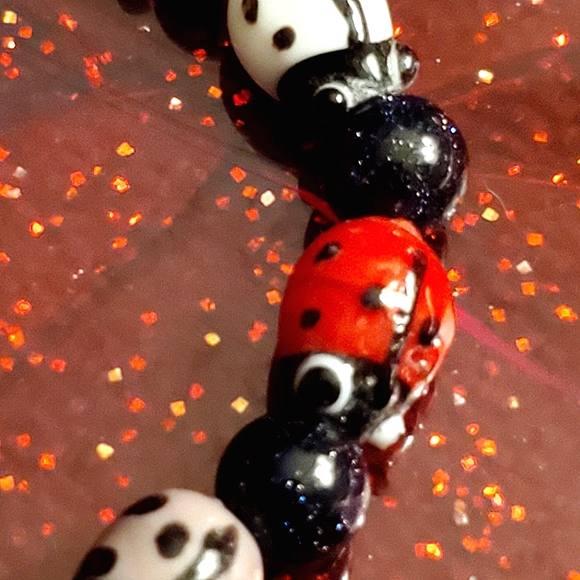 Glass lampwork ladybug 🐞 bead handmade stretch bracelet. - Picture 3 of 8
